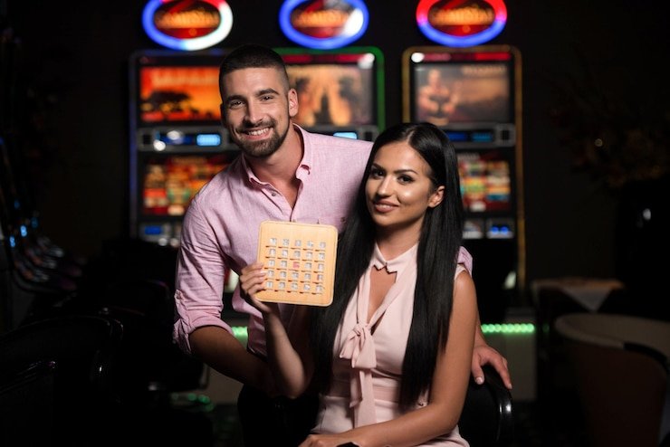 Live-dealer roulette table showing wheel, chips, and multiple betting areas